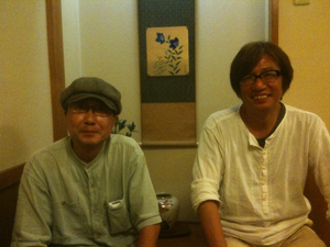 都内某所にて早くも意気込みを語り合う、天野、しりあがり両氏